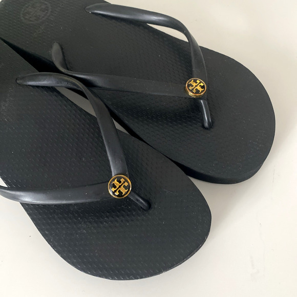 Tory Burch Wedge Flip Flop Sandal Black Thong Toe Gold Logo Slip On Platform 7.5 - Picture 3 of 12